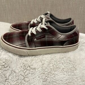 Maui & Sons Maroon Plaid Canvas Lace-Up Comfy Casual Board Shoes Men's Size 8